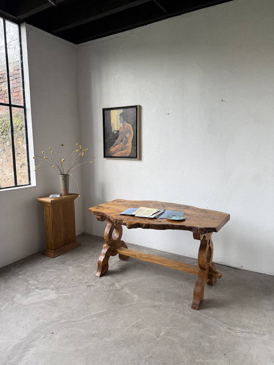 Table artisanale en orme massif, art populaire
