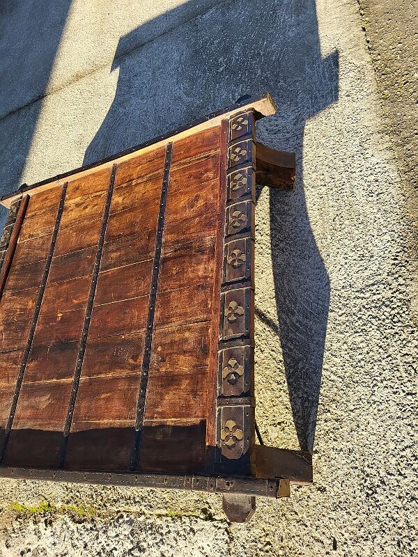 Coffee table elephant saddle in metal and copper wood