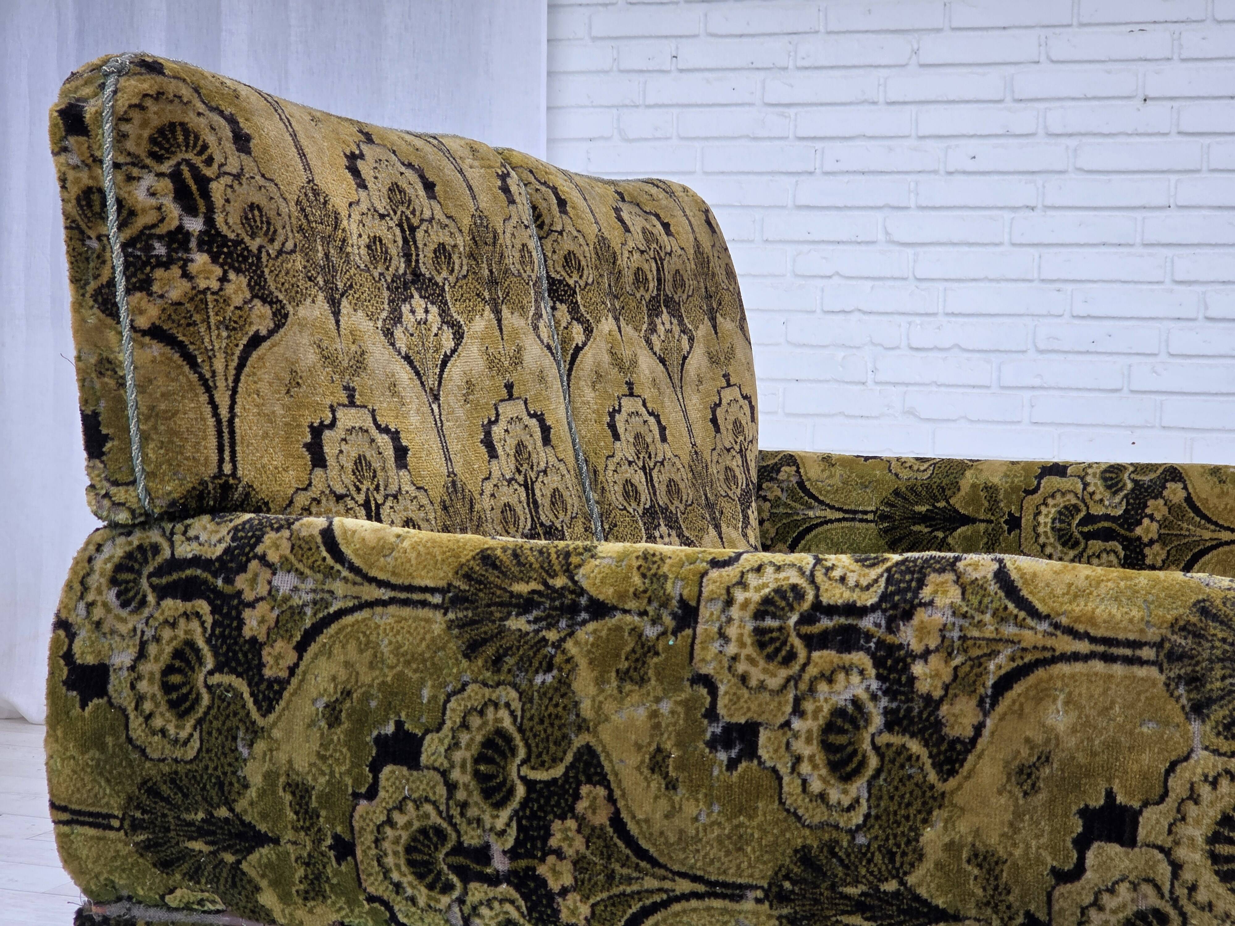 1930s, Danish 2-seater drop arm daybed/sofa, green furniture velour.