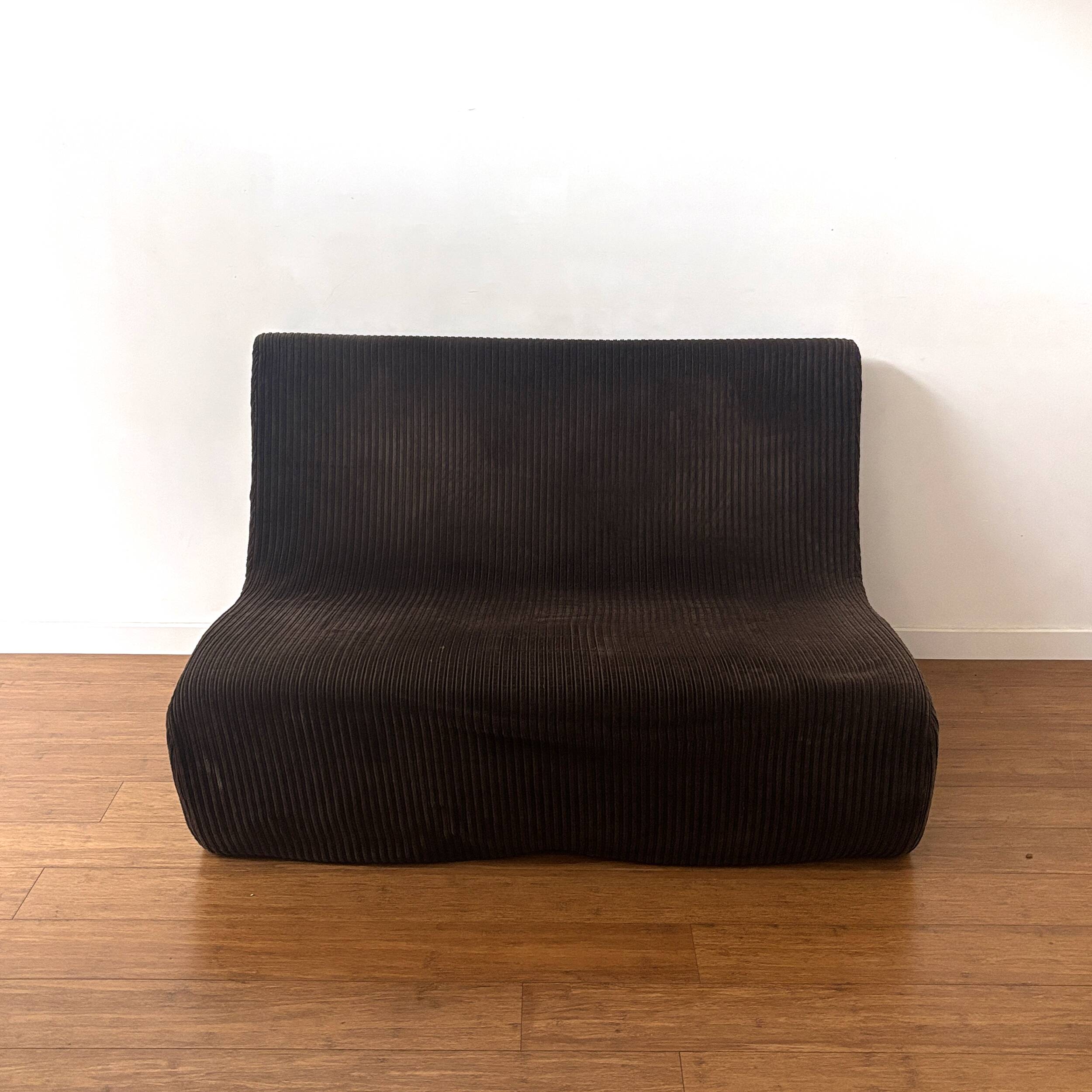 Two-seater velvet canapé from the 1970s.