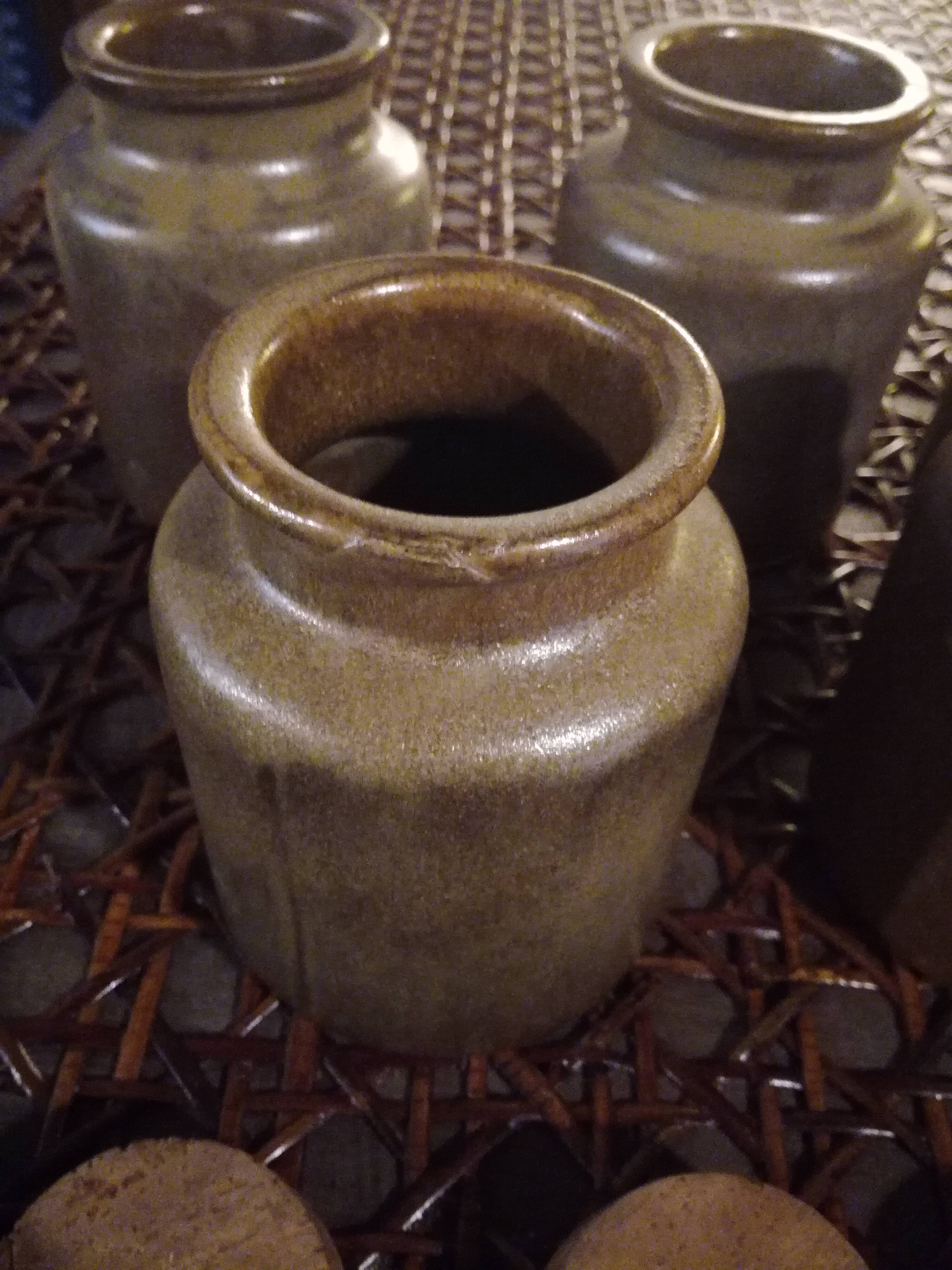 5 spice pots in sandstone