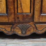 Armoire Bressane époque Louis XV en noyer et loupe d'orme vers 1750-1780