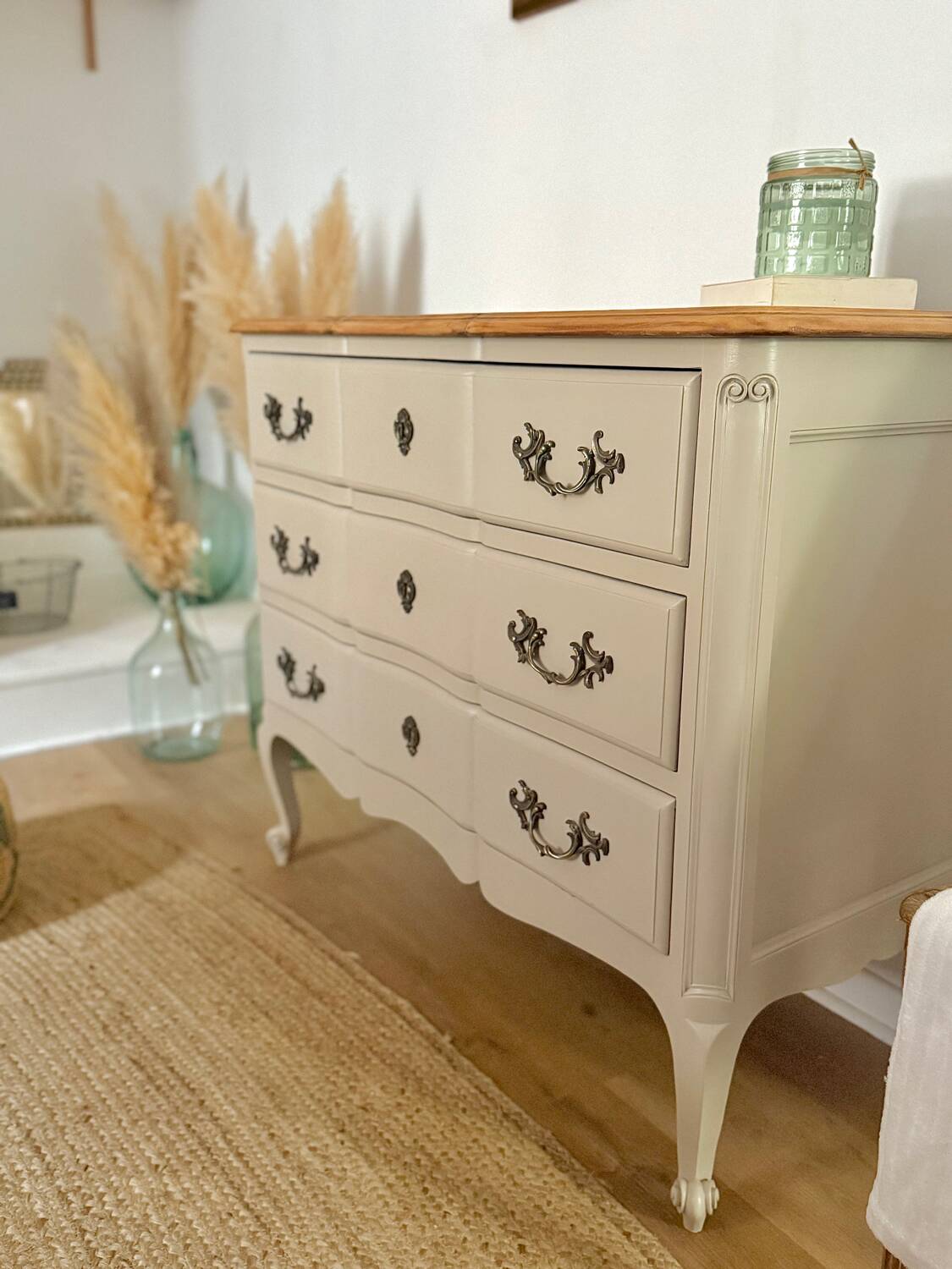 Antique chest of drawers