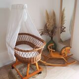 Rattan cradle with wheels