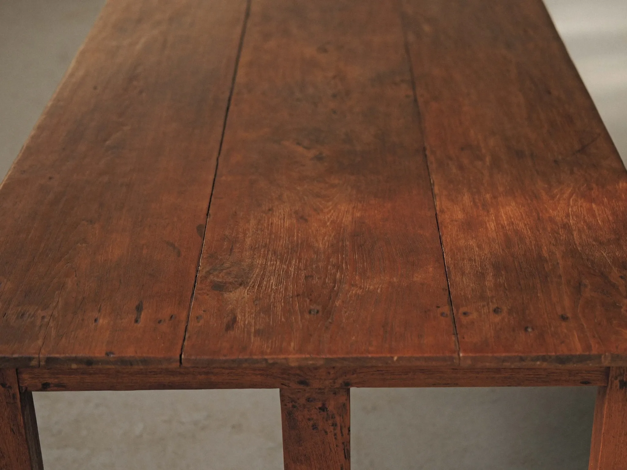 Arts & Crafts table in solid oak, around 1900