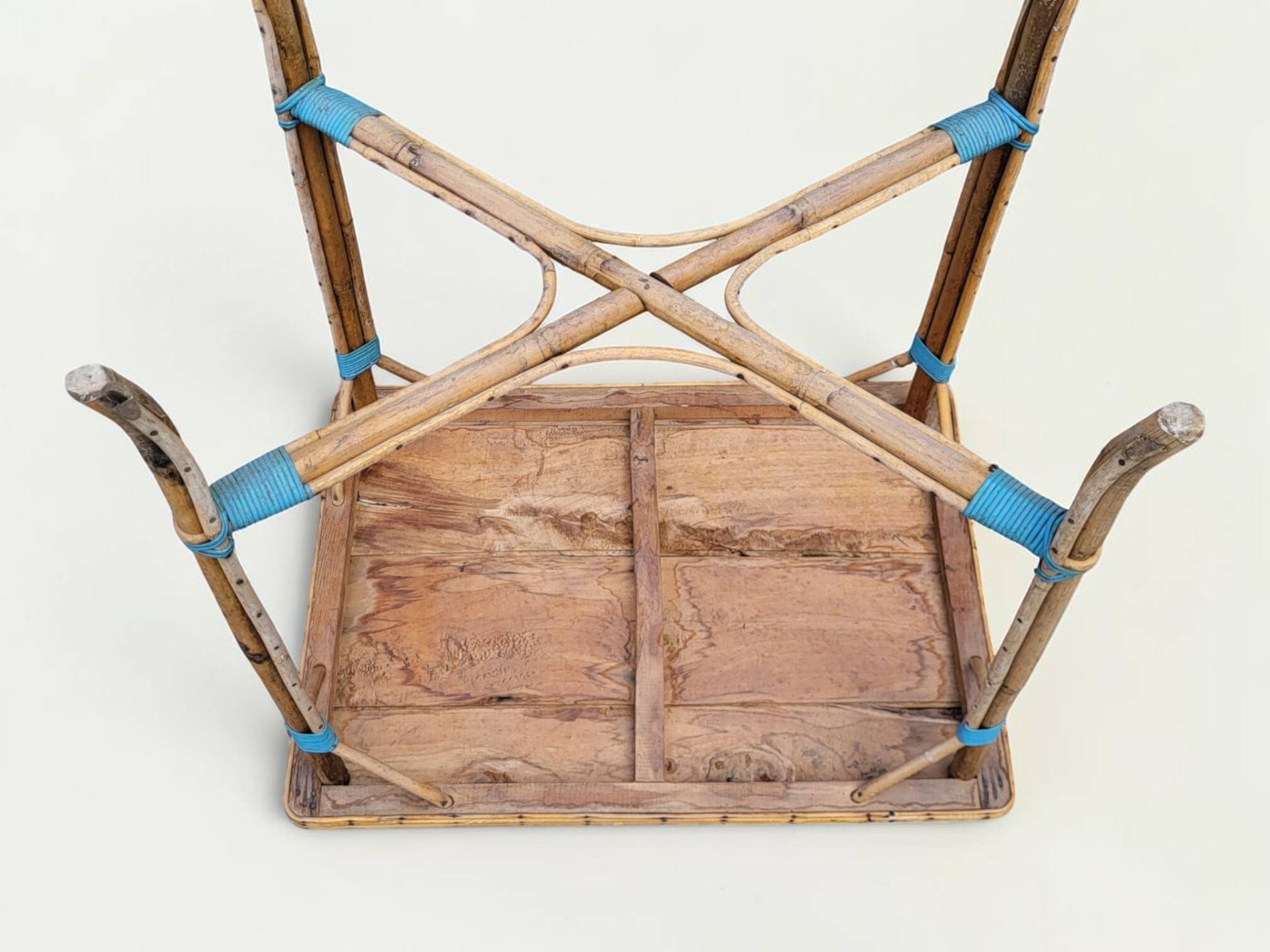 Table en rotin tressée, milieu XXème