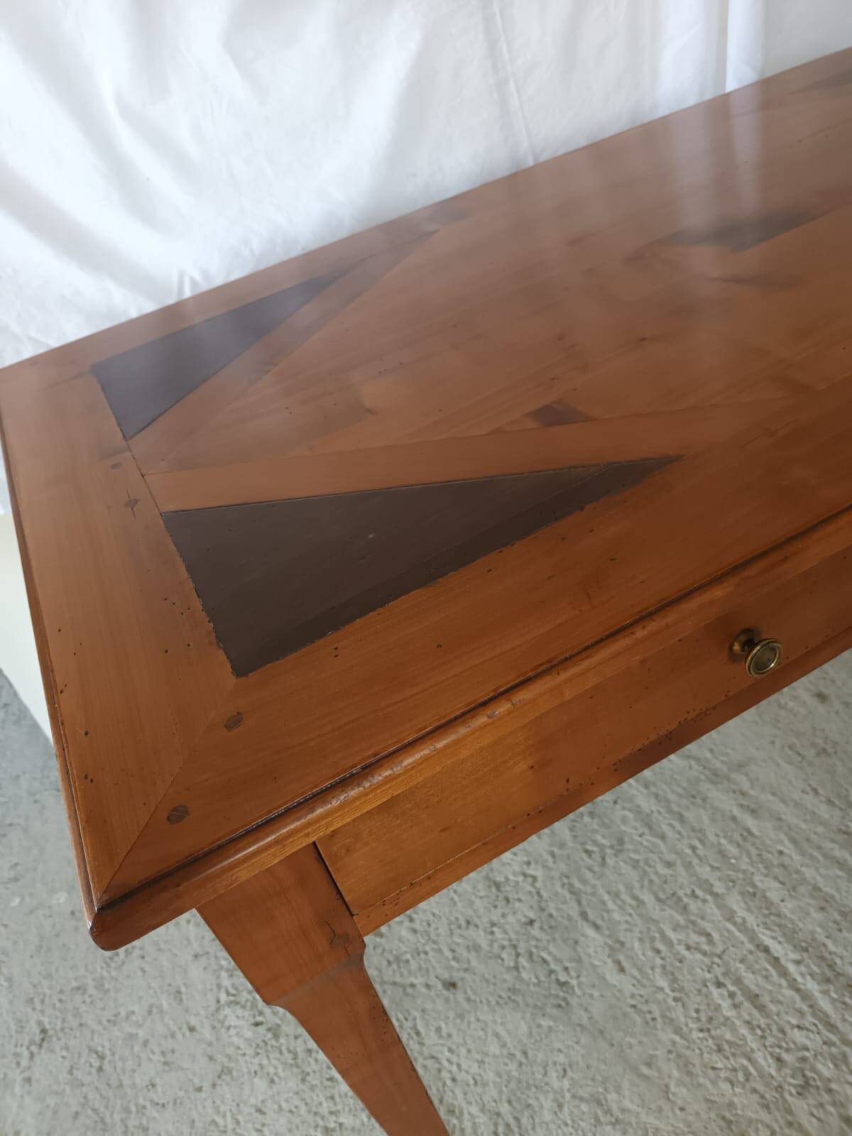 Bureau style Louis XVI en bois exotique