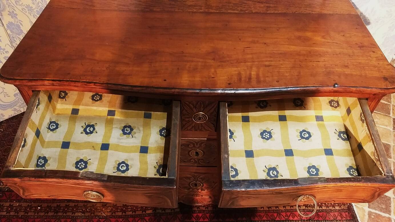 18th century Provençal chest of drawers