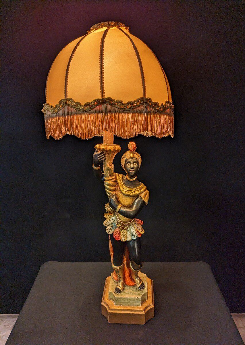 Wooden venetian nubian table lamp