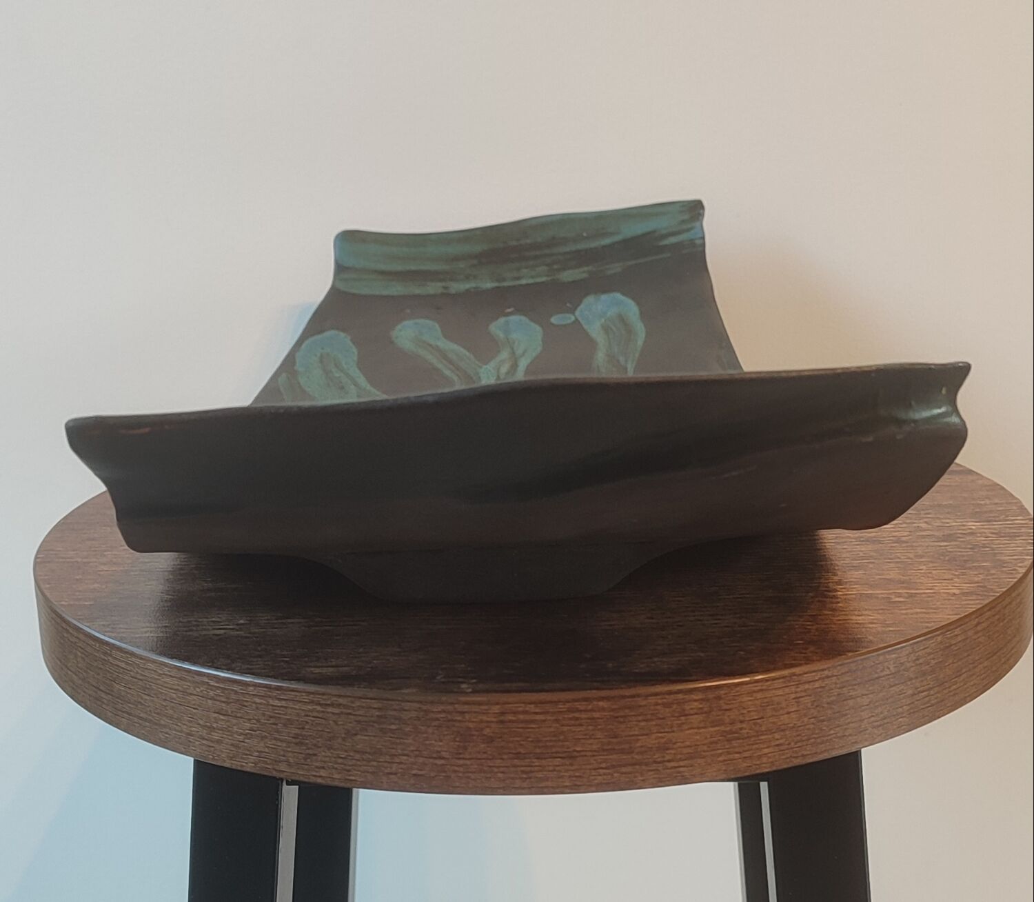 Large shallow dish (signed) in French studio stoneware from the 1960s-70s.