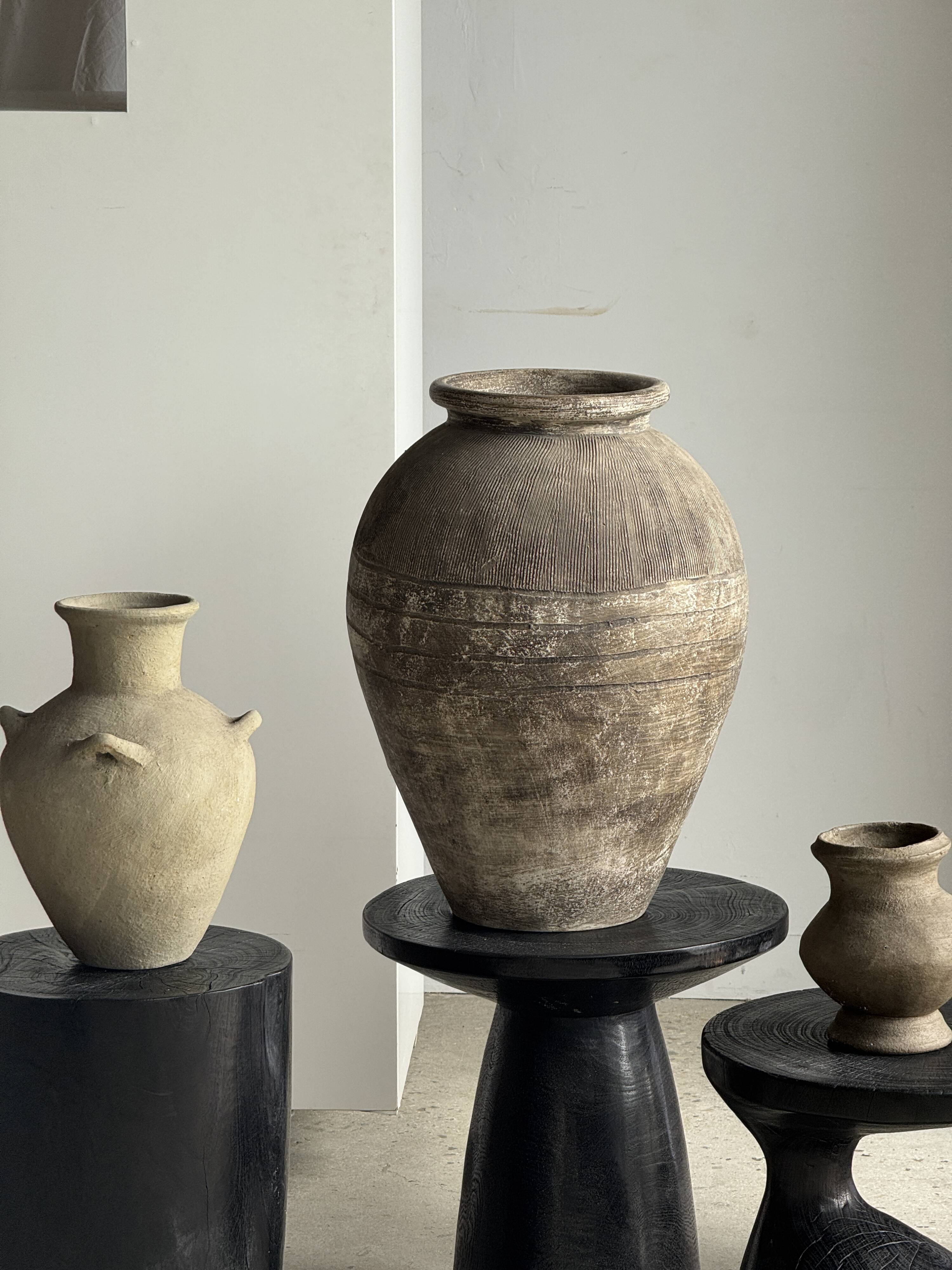 Pawn Black - Stool, side table, end table in solid mango wood.