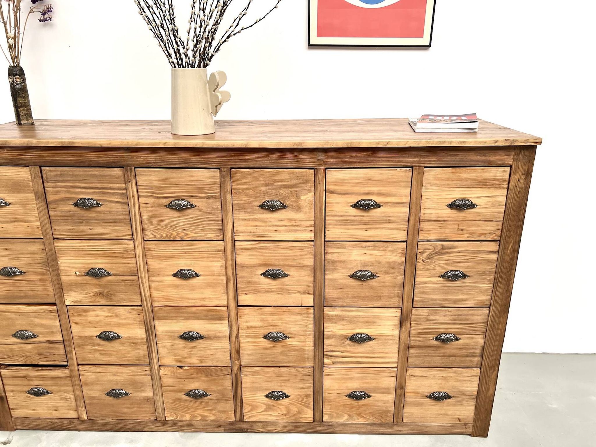 Craftsman's cabinet with 24 drawers in solid pine, 1950s.
