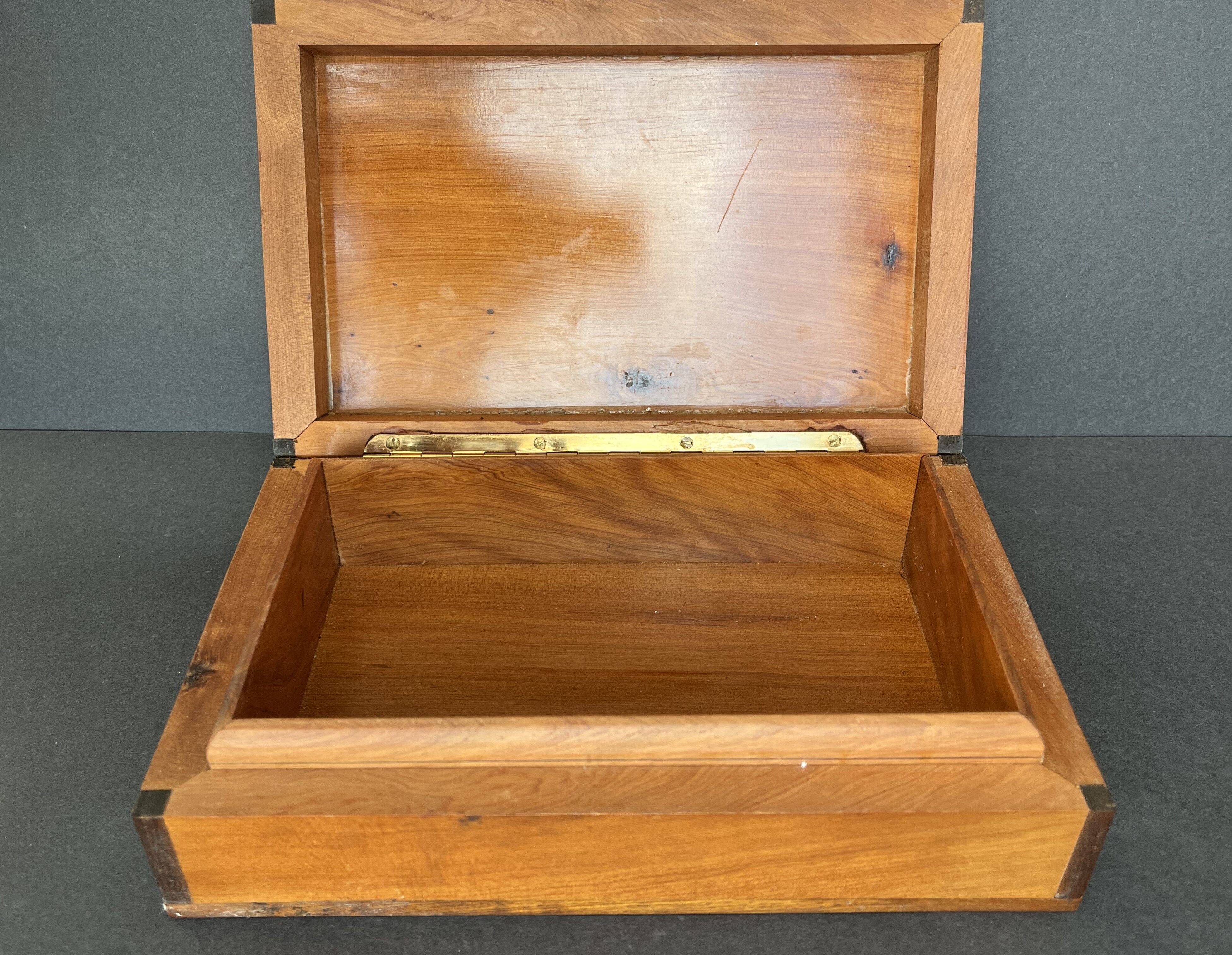 Solid wood jewelry box