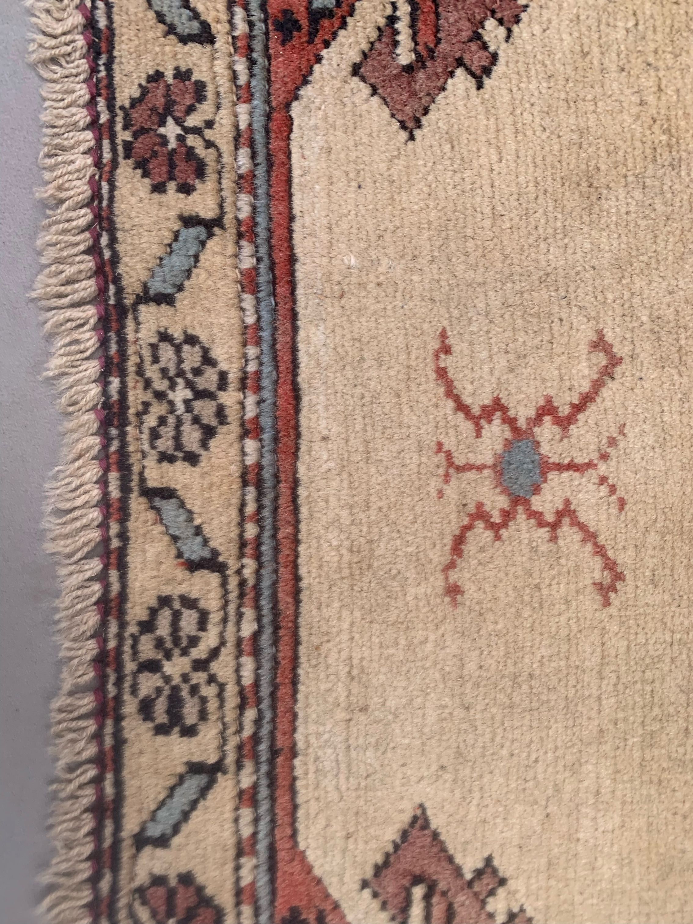 Old turkish rug 132x94 cm old vintage carpet ushak pink beige blue