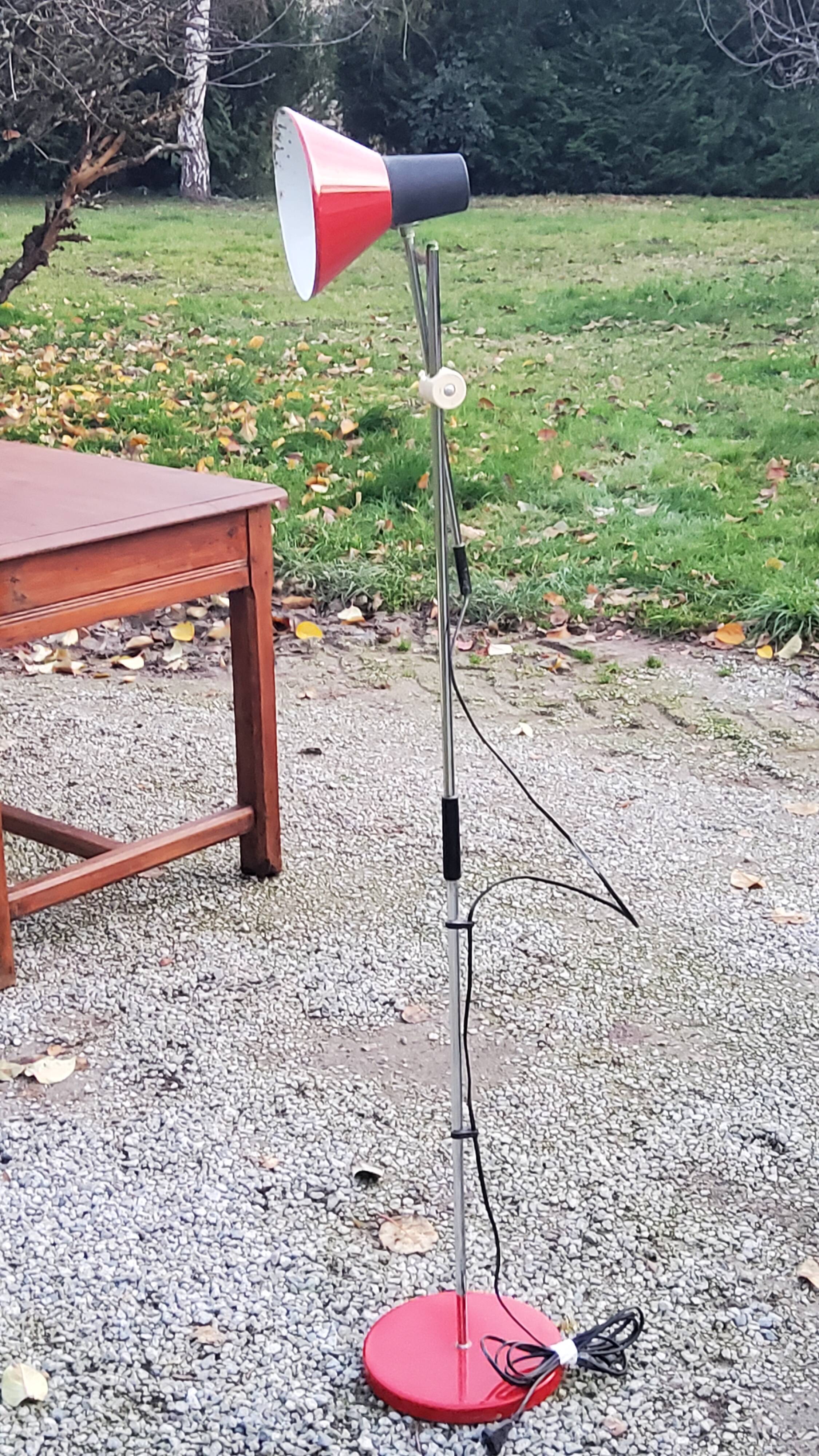 Designer reading lamp from the 70s in chrome and red lacquered sheet metal