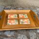 Plateau de service rectangulaire vintage en bois massif 4 compartiments