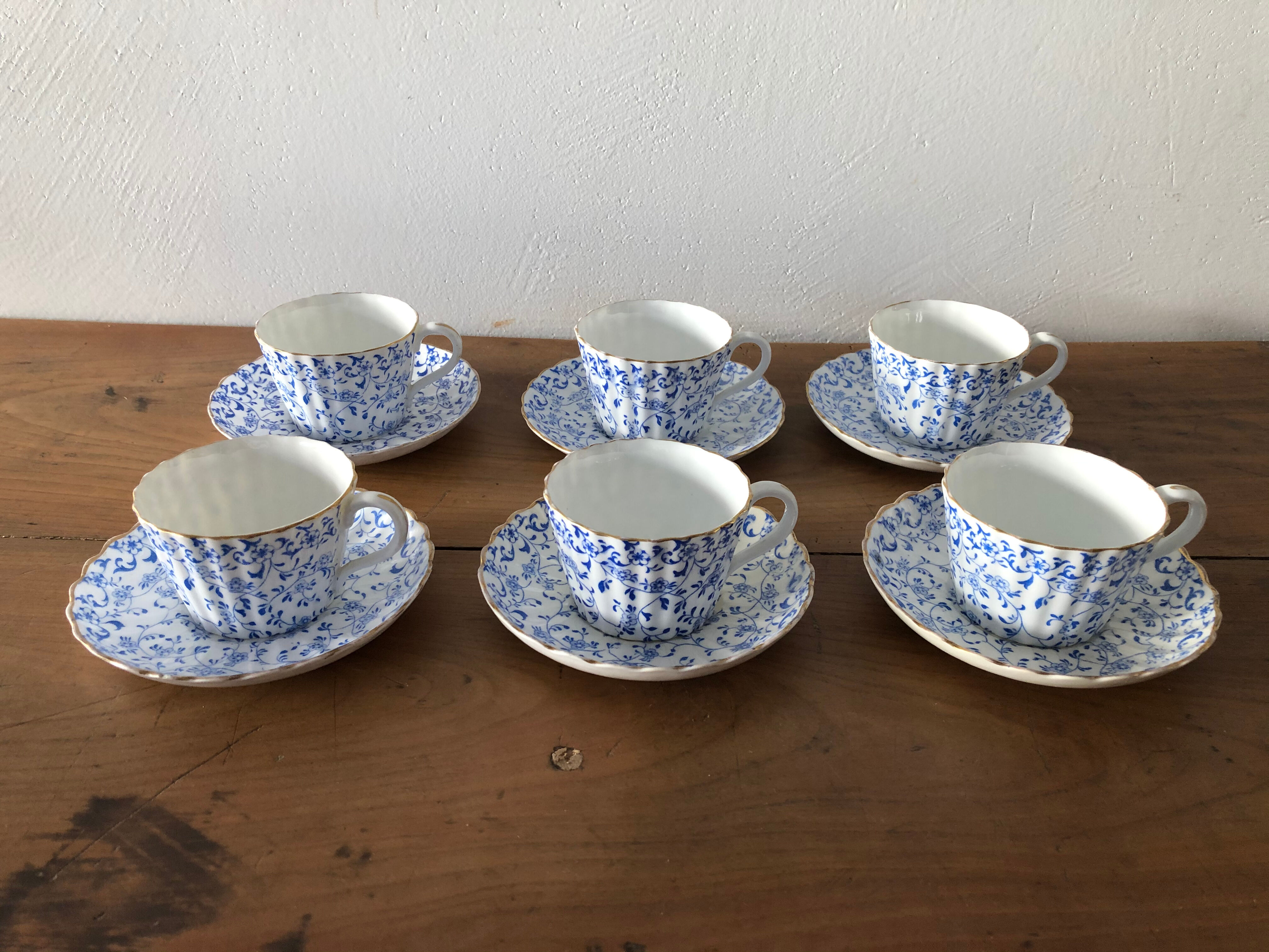 Set of 6 coffee cups in antique porcelain