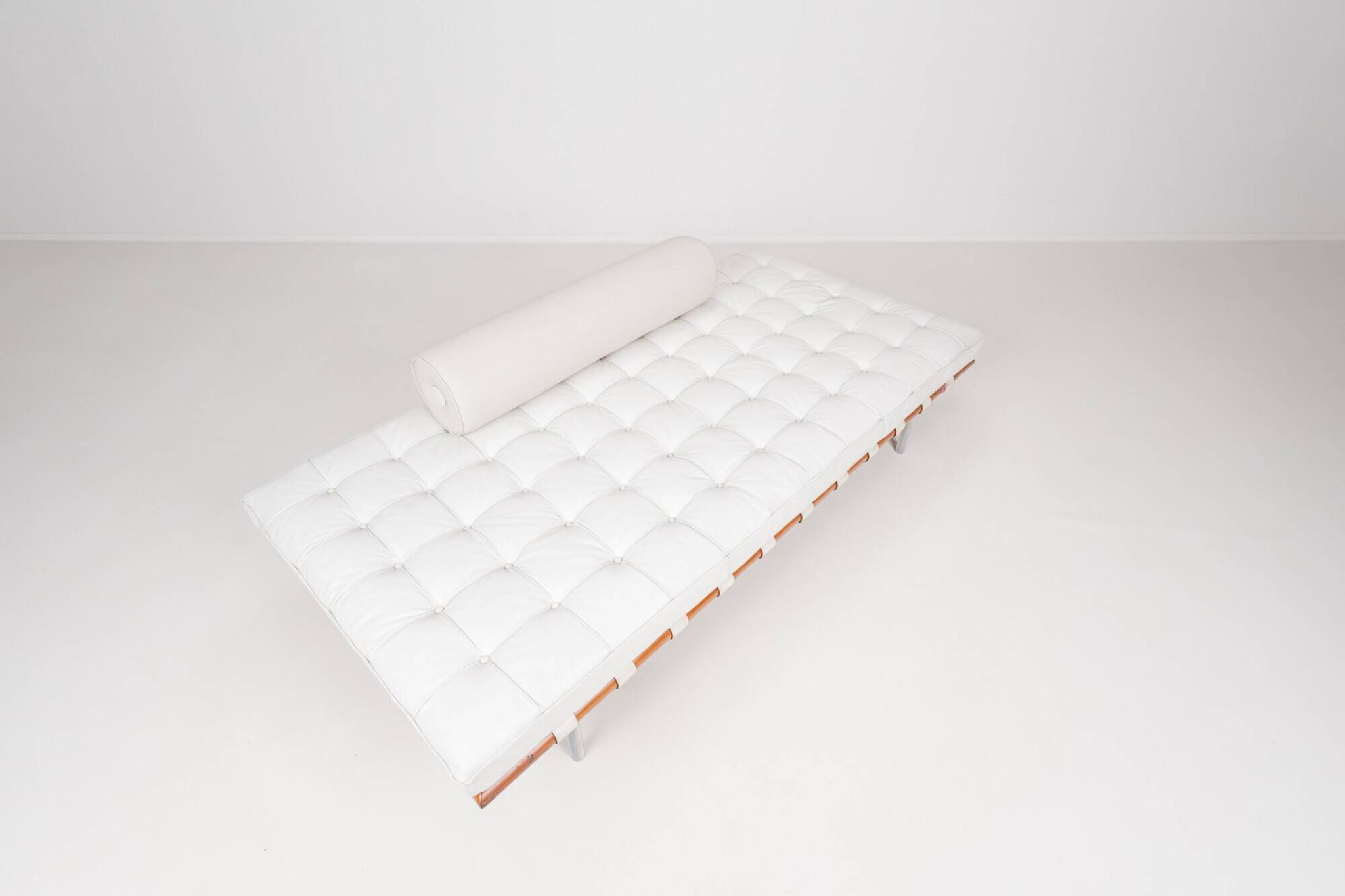 Barcelona daybed by Ludwig Mies van der Rohe fro Knoll, 1980s