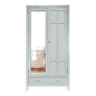 Armoire parisienne restaurée