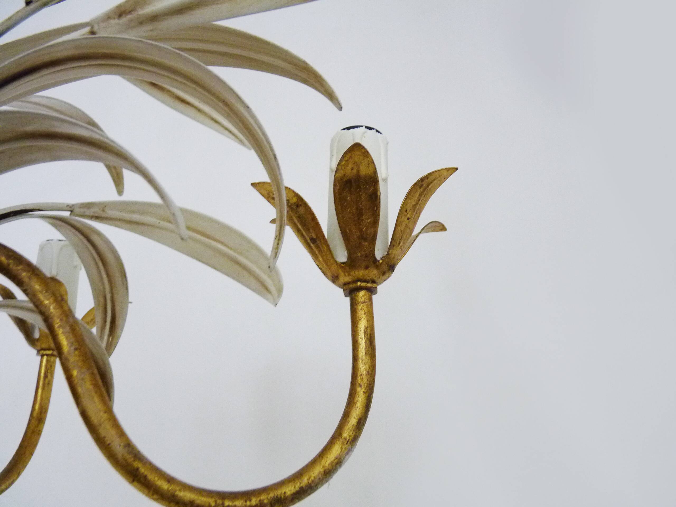 Lustre vintage 3 feux en métal blanc et doré vieilli, feuilles de palmier