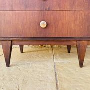 Vintage high chest of drawers in oak with 5 drawers, circa 1950s.