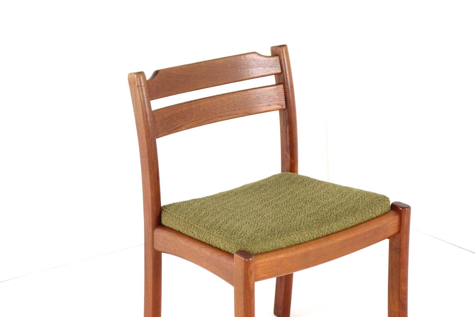 6 chaises dans le goût de Dyrlund 'Sentved'