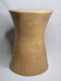 Tabouret brutaliste monoxyle en manguier massif, forme sablier