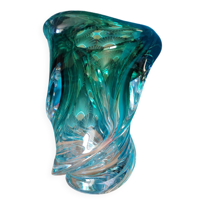 Vase monumental en cristal torsadé vert émeraude signé Val Saint Lambert