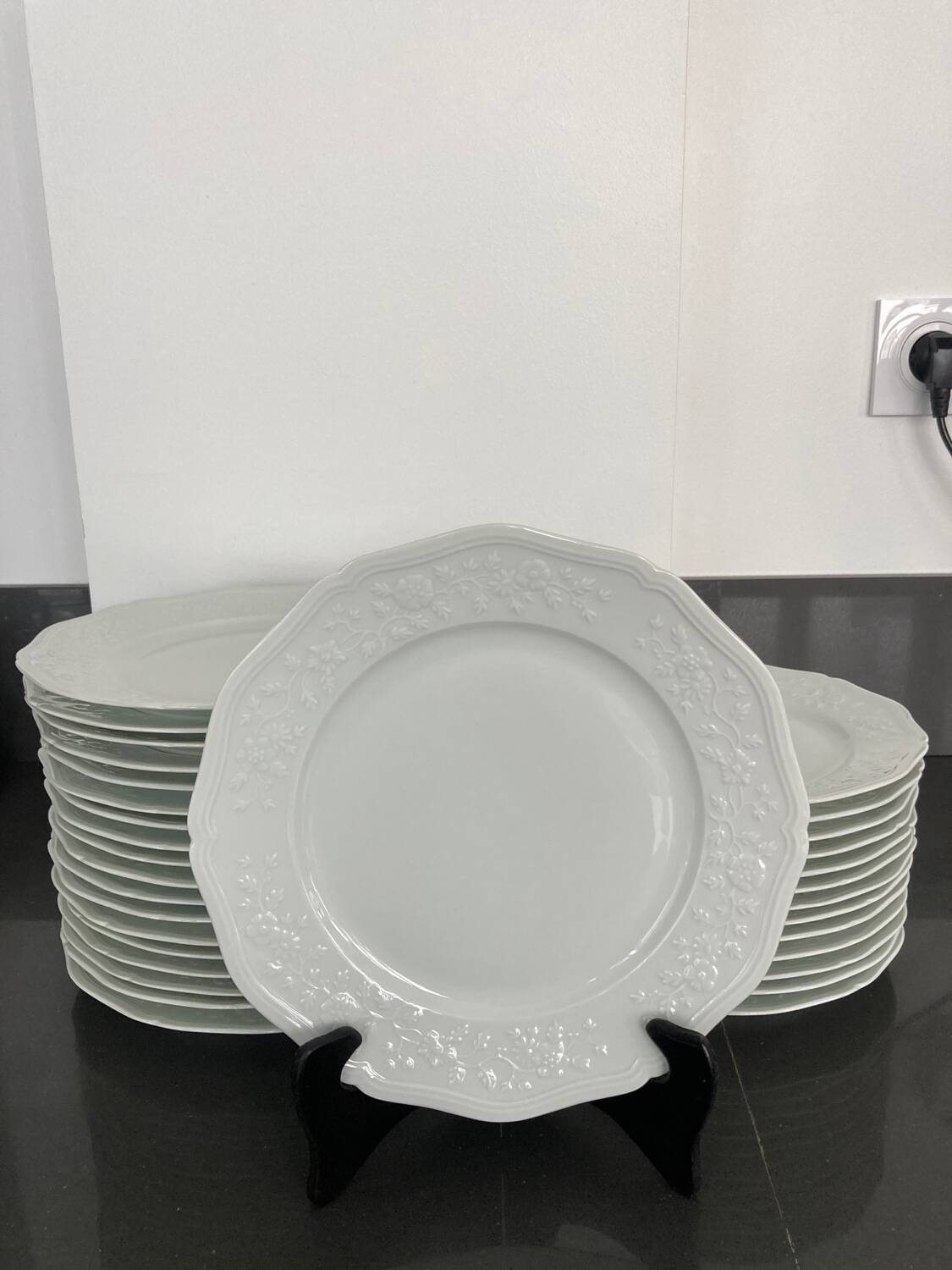 Set of 19 Pont aux Choux reissue plates