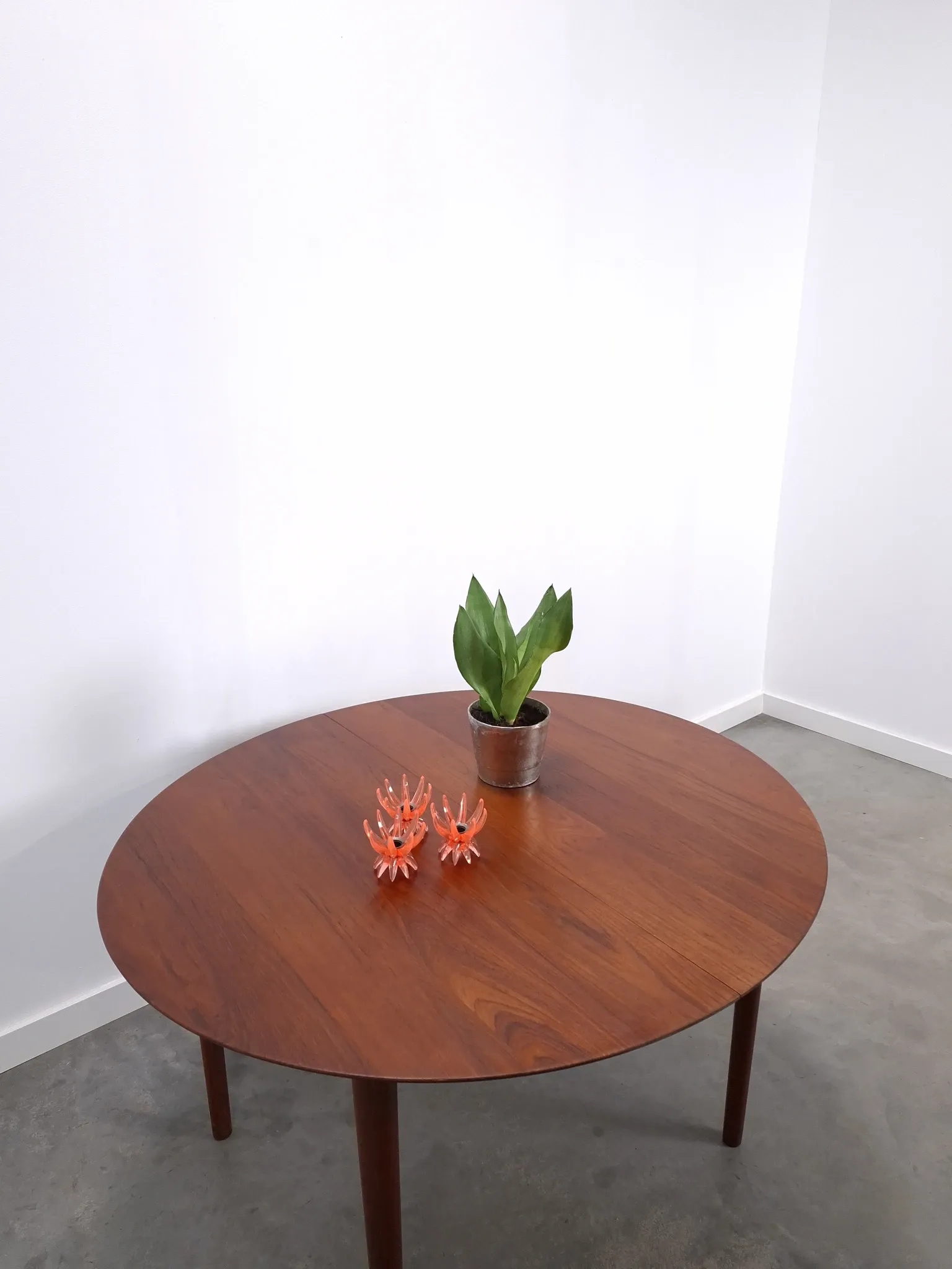 Vintage Danish Søborg Møbelfabrik extendable oval round dining table teak