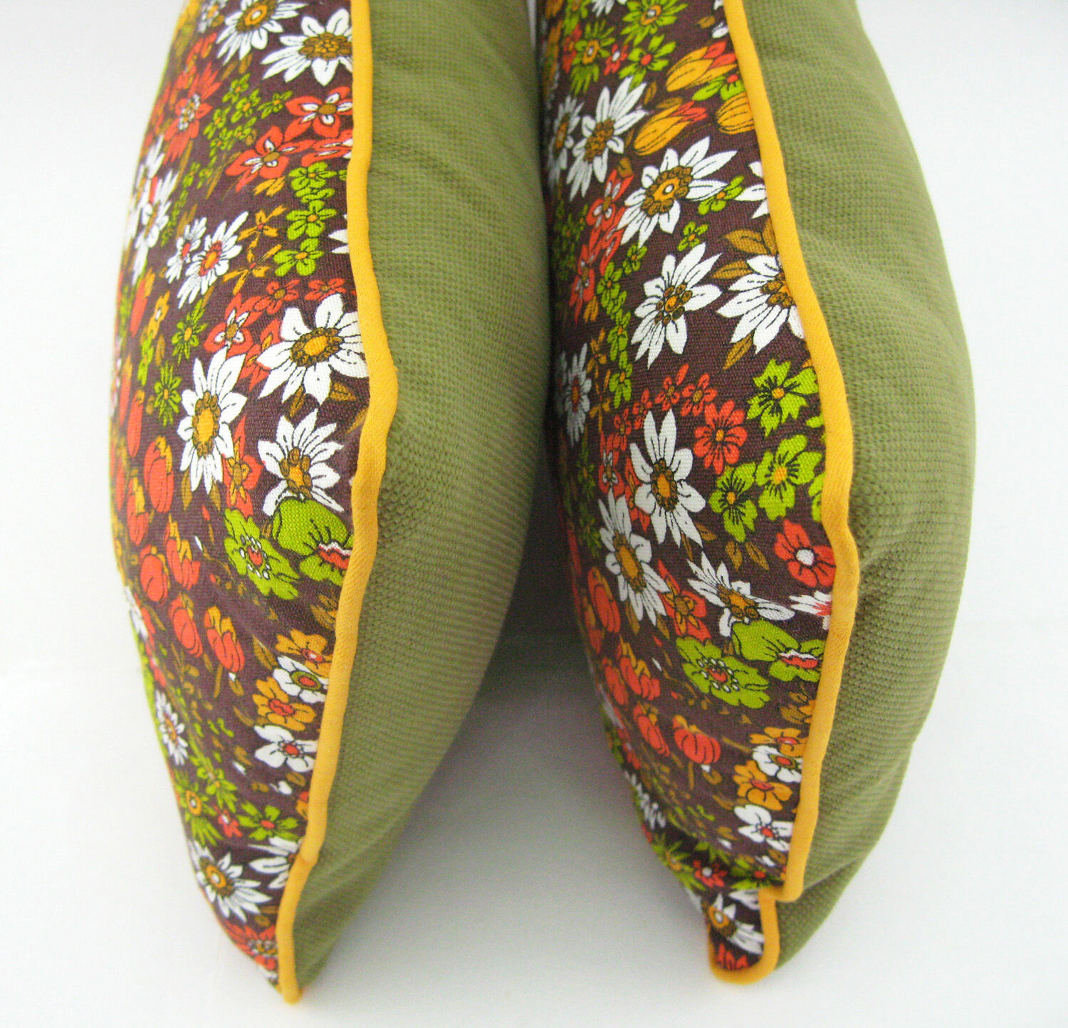 2 rectangular cushions piped in cotton canvas - décor small flowers - vintage 70s