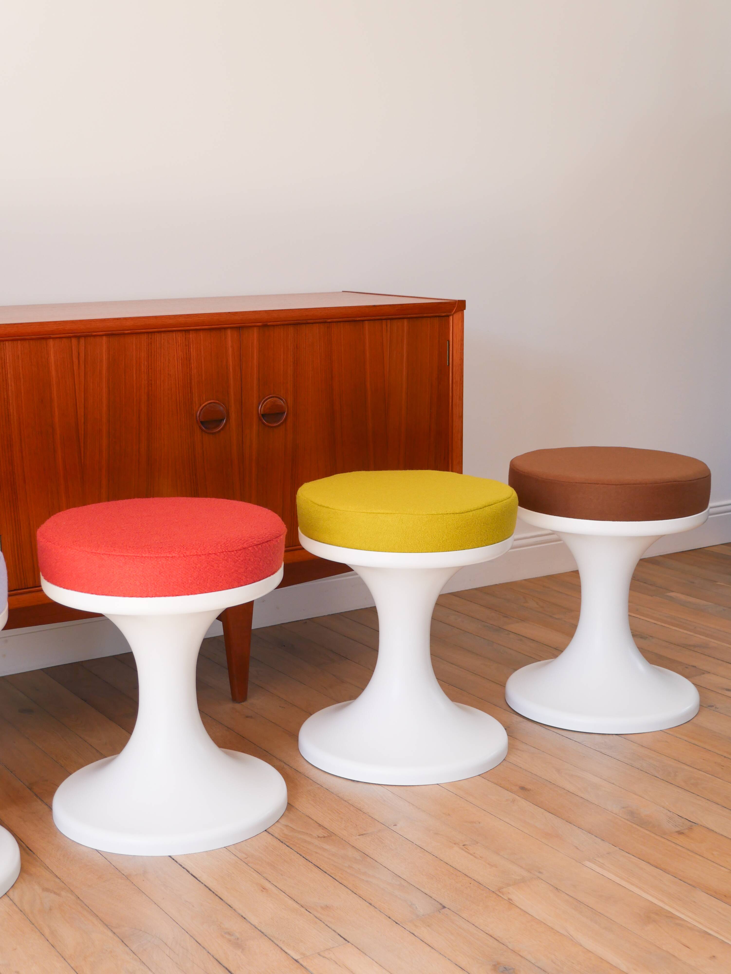 Tulip stool in Plastic and Wool, Mocha Mousse, Space Age Design, 1970