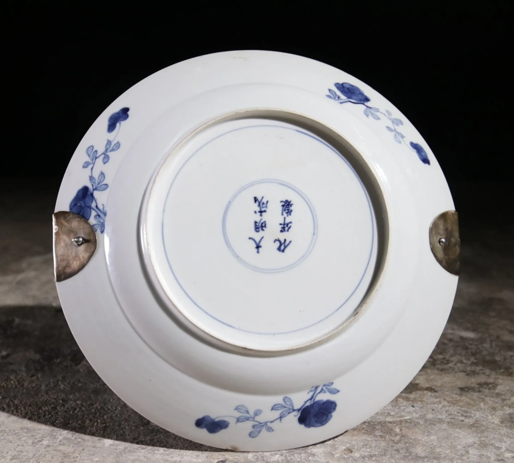 Chinese Kangxi blue and white plate with silver handle – ca. 1700