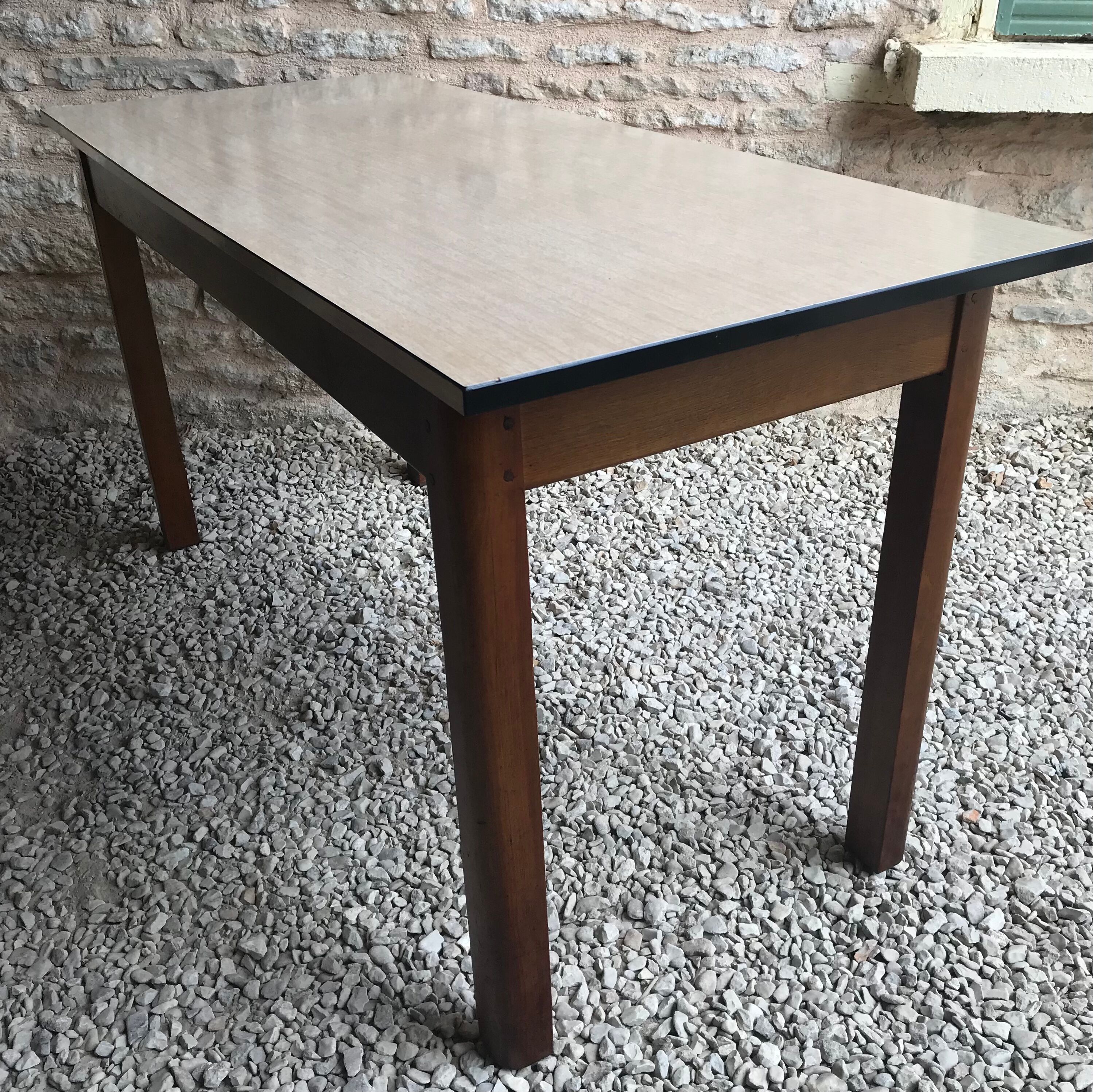 Vintage bistro table half-centuries wood and formica chiné