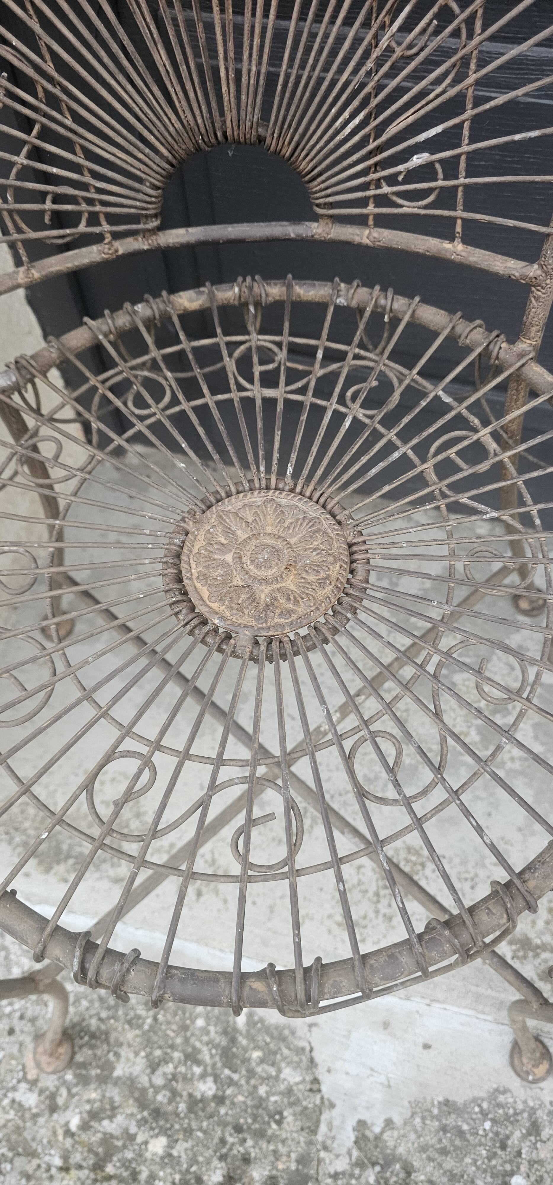 Chaises de jardin ajourées style John salterini