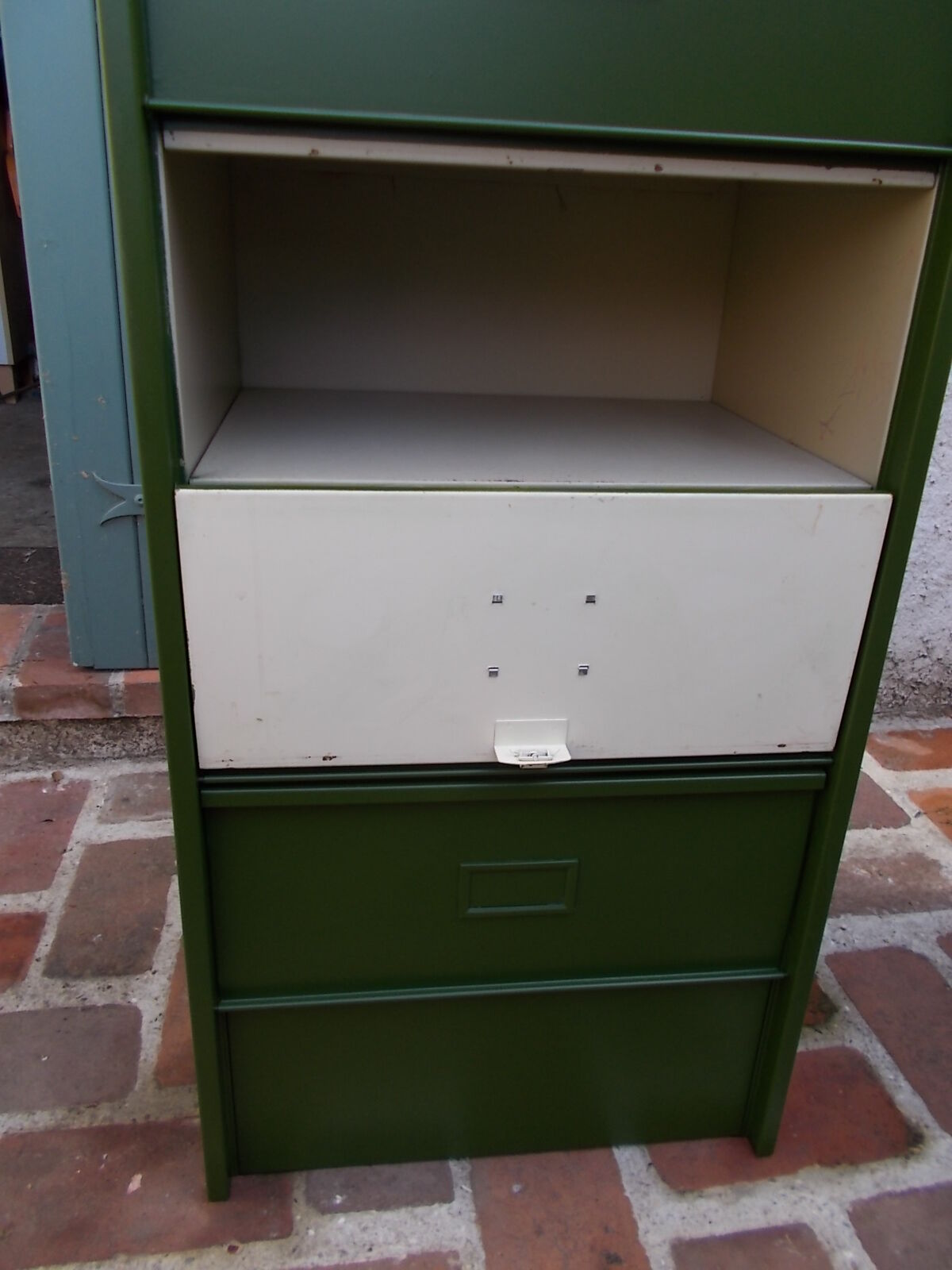 Valve steel furniture
