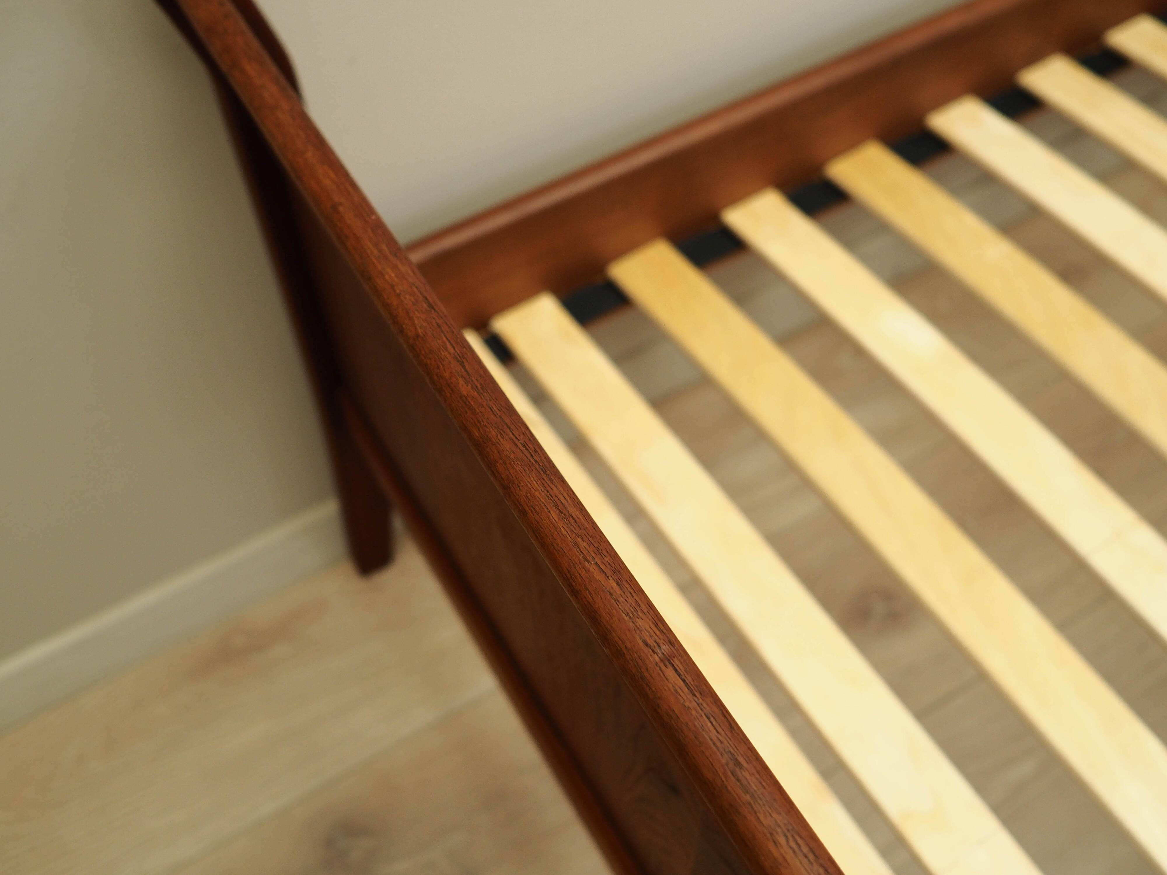 Lit en teck, design danois, années 1970, fabrication : Danemark