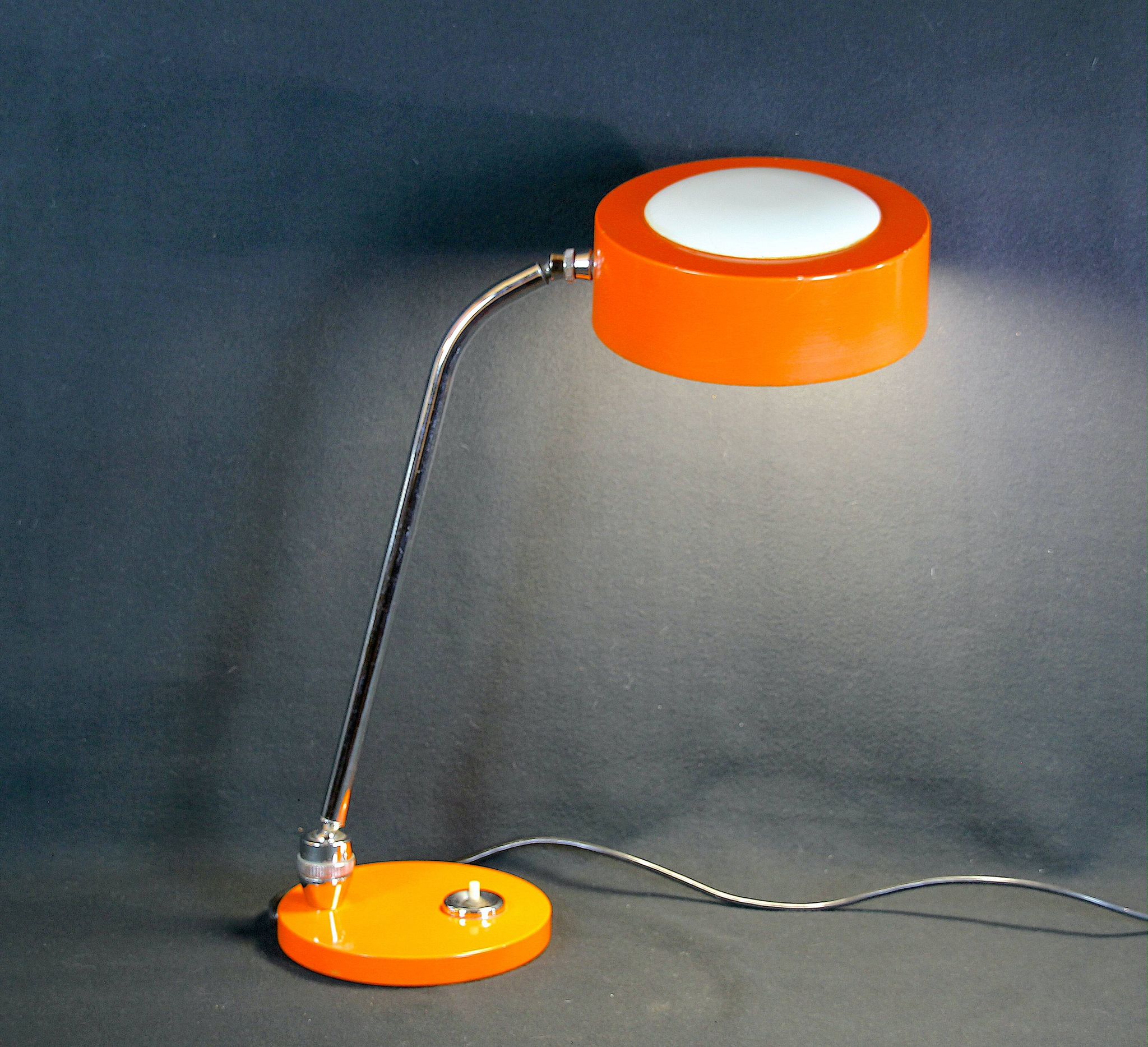 CharlJumo, Modern industrial desk lamp, Original orange color, France