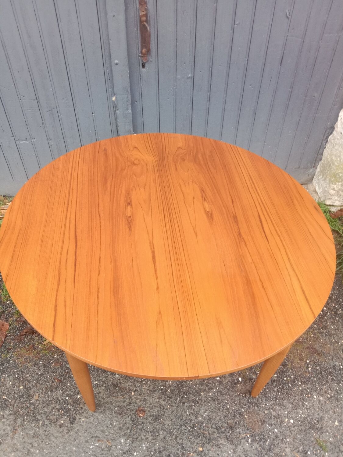 Extendable Scandinavian table