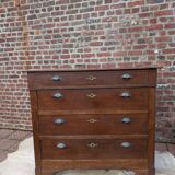 Oak chest of drawers