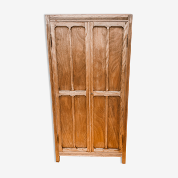 Armoire, penderie vintage parisienne en bois brut