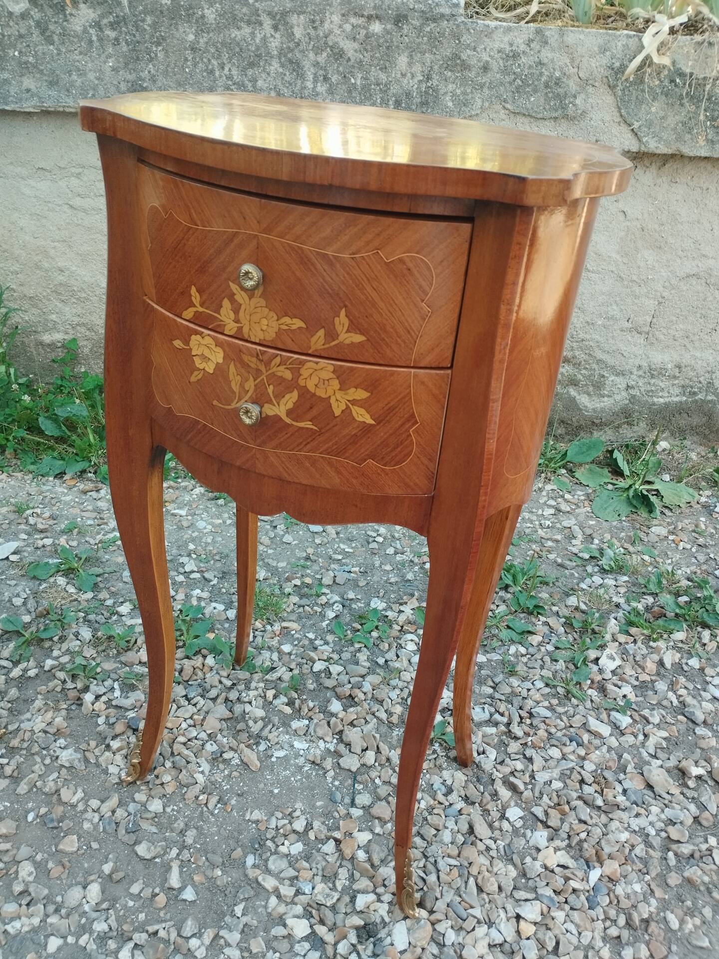 Paire de chevets anciens en marqueterie style Louis XV
