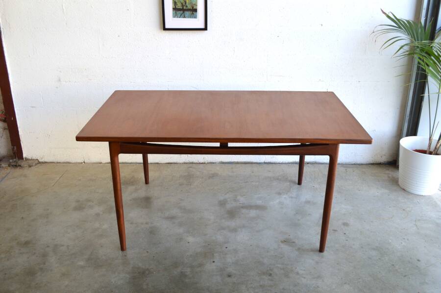 Extendable table by Kofod Larsen 152cm