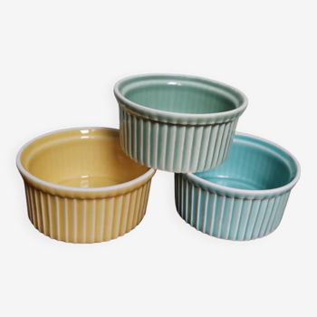 Set of 3 vintage fluted ramekin bowls enamelled ceramic in pastel colors