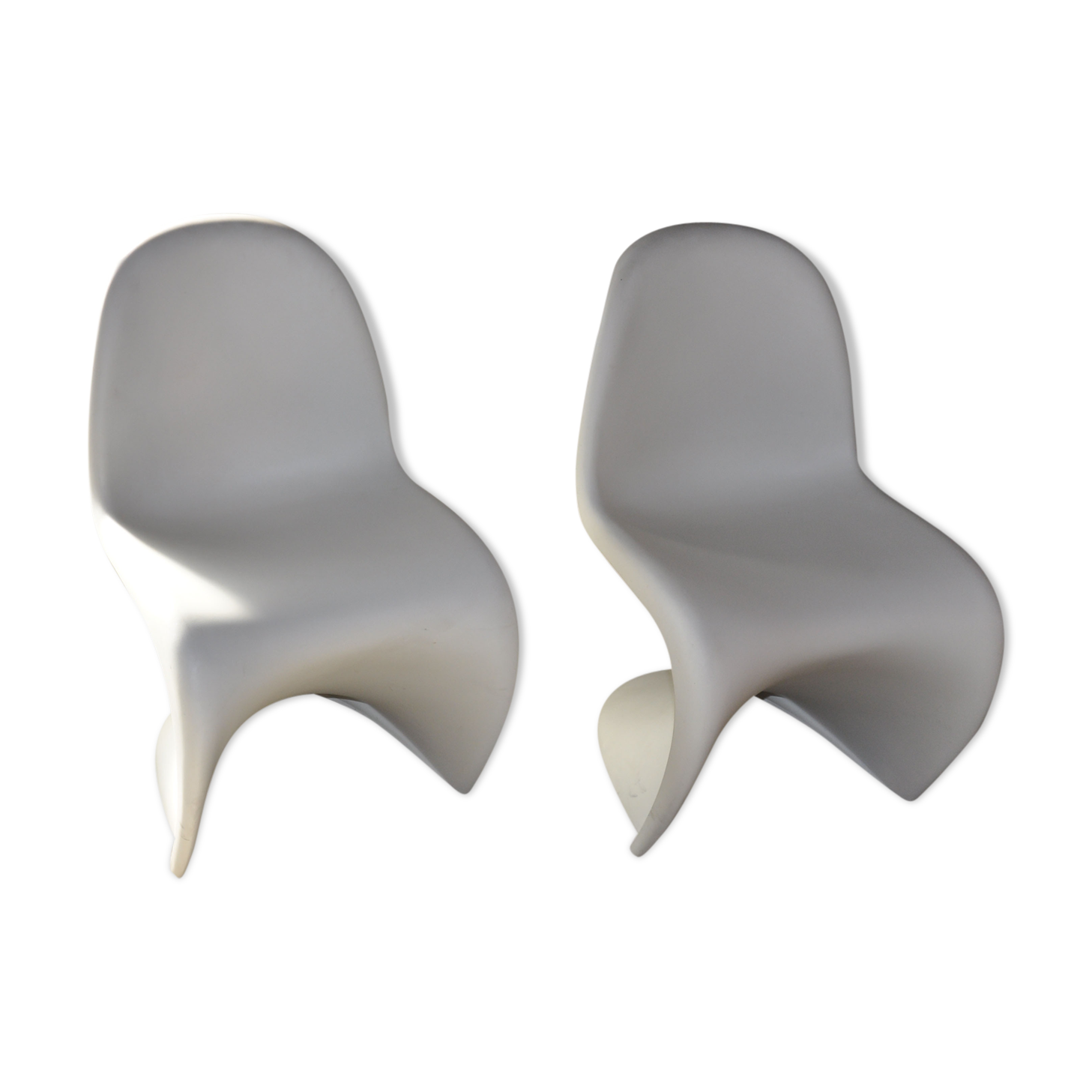 Pair of white chairs S Panton Vitra