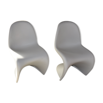 Pair of white chairs S Panton Vitra