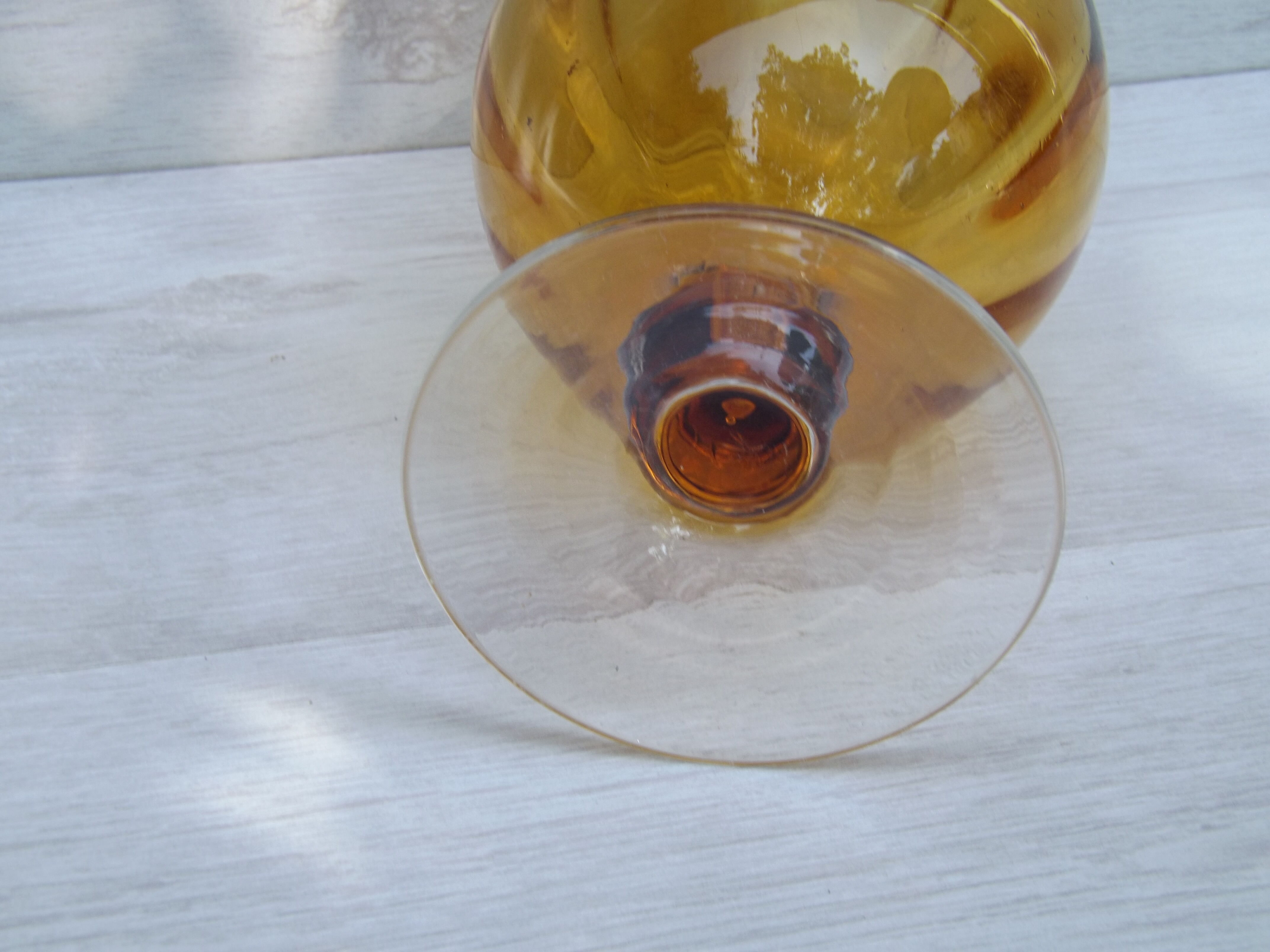 Amber glass standing vase