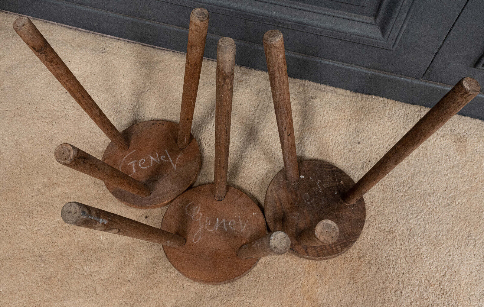 Suite of 3 brutalist stools XXth tripod feet