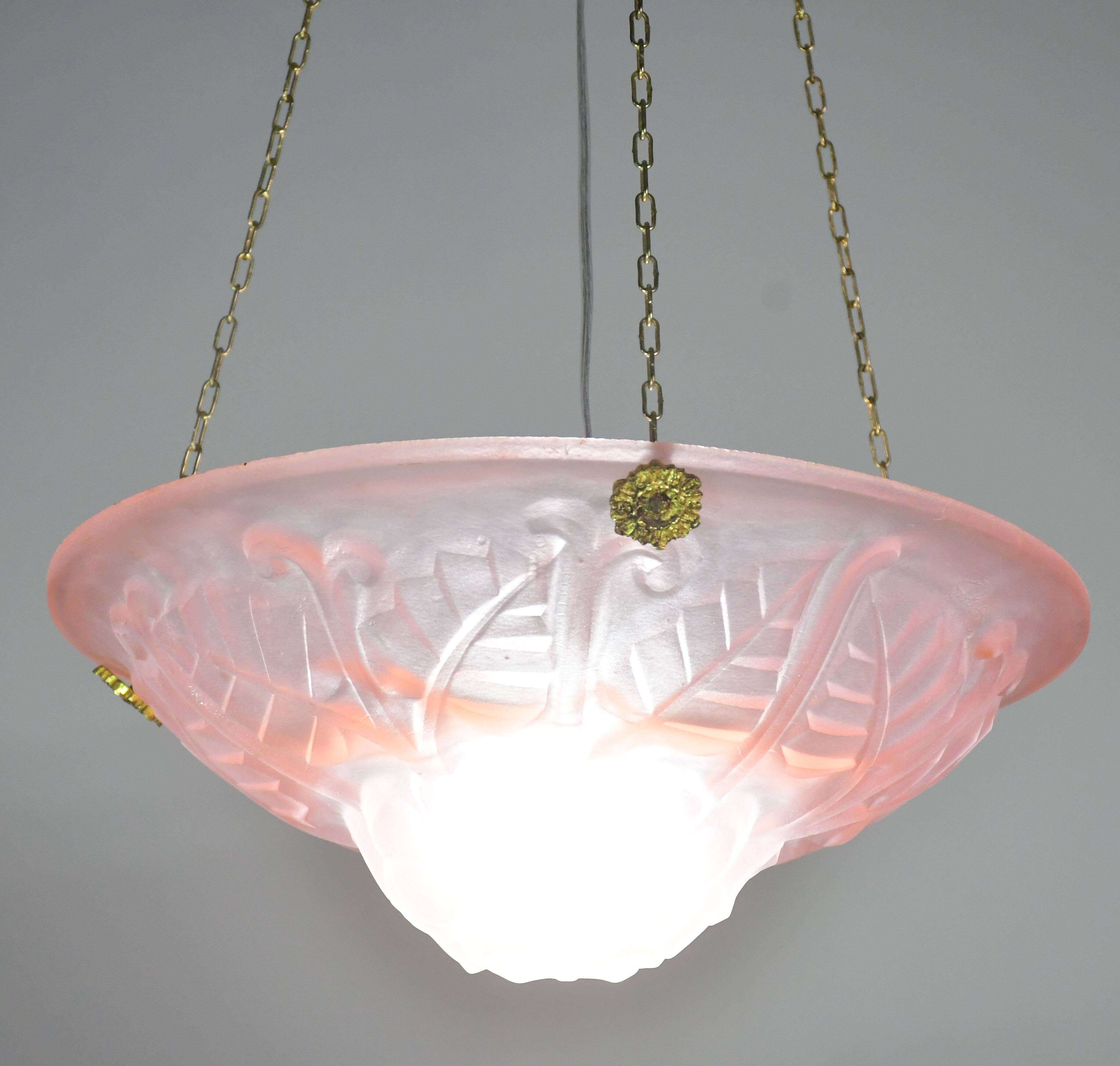 Pink Art Deco top quality pendant light with floral decorations, signed Degué