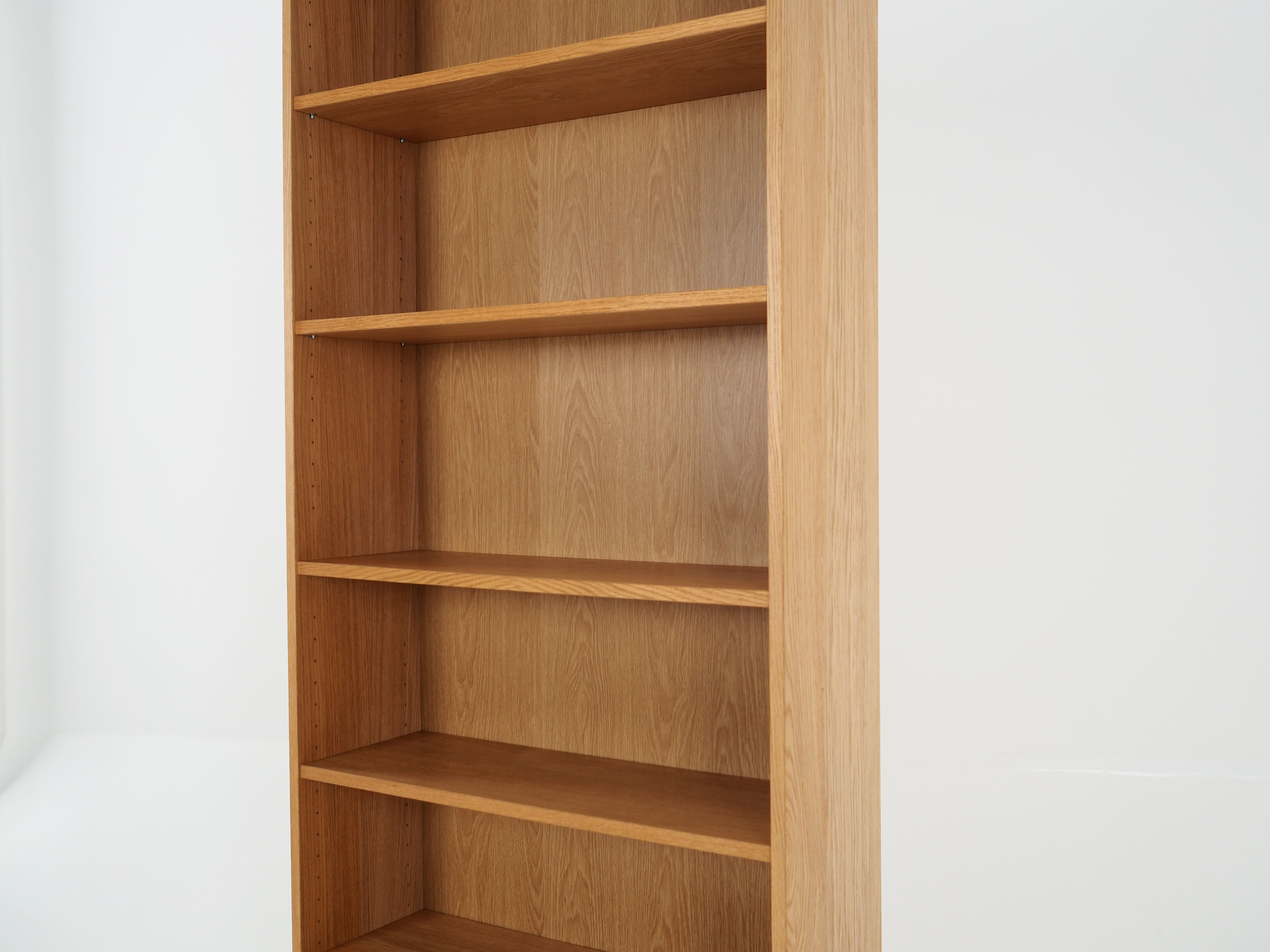 Bookcase with oak veneer scandinavian design from the 70s